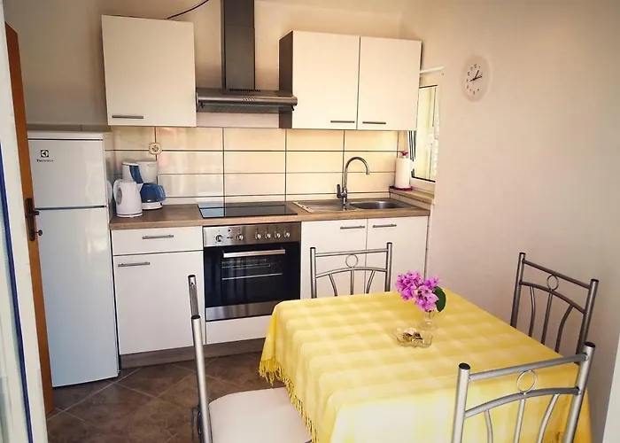 Ruzicin Dvor * Povlja (Brac)